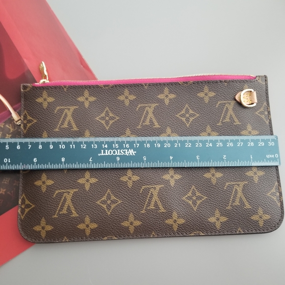 Louis Vuitton LV Beautiful Initials Neverfull MM Pouch Monogram Signature - Picture 9 of 14